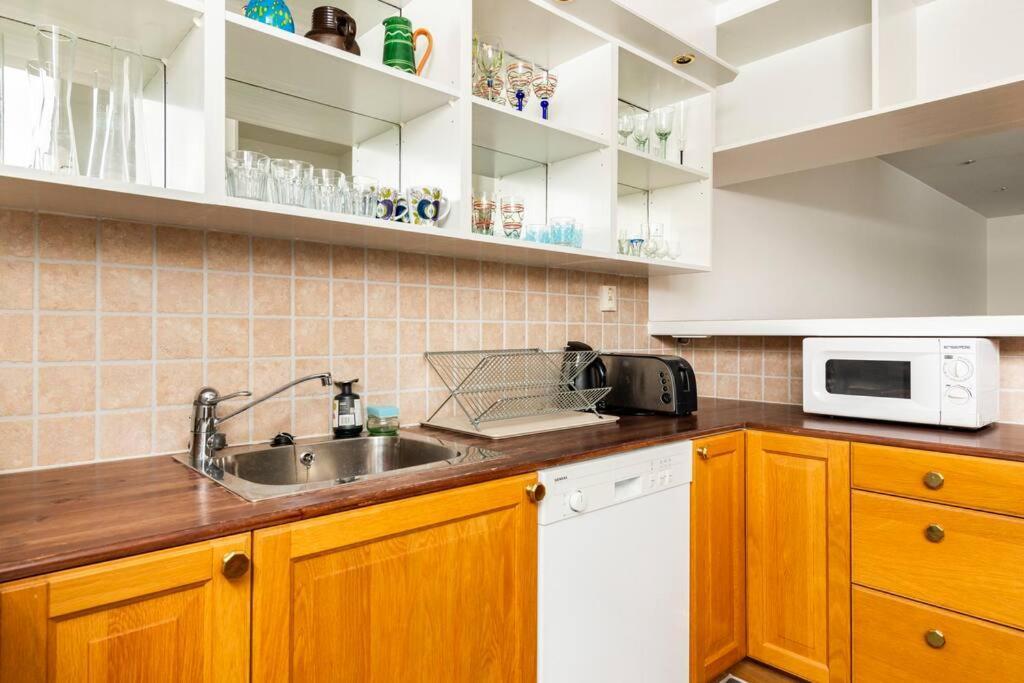 Ferienwohnung Laegenhet I Ett Hus Egen Ingang Sundbyberg Exterior foto